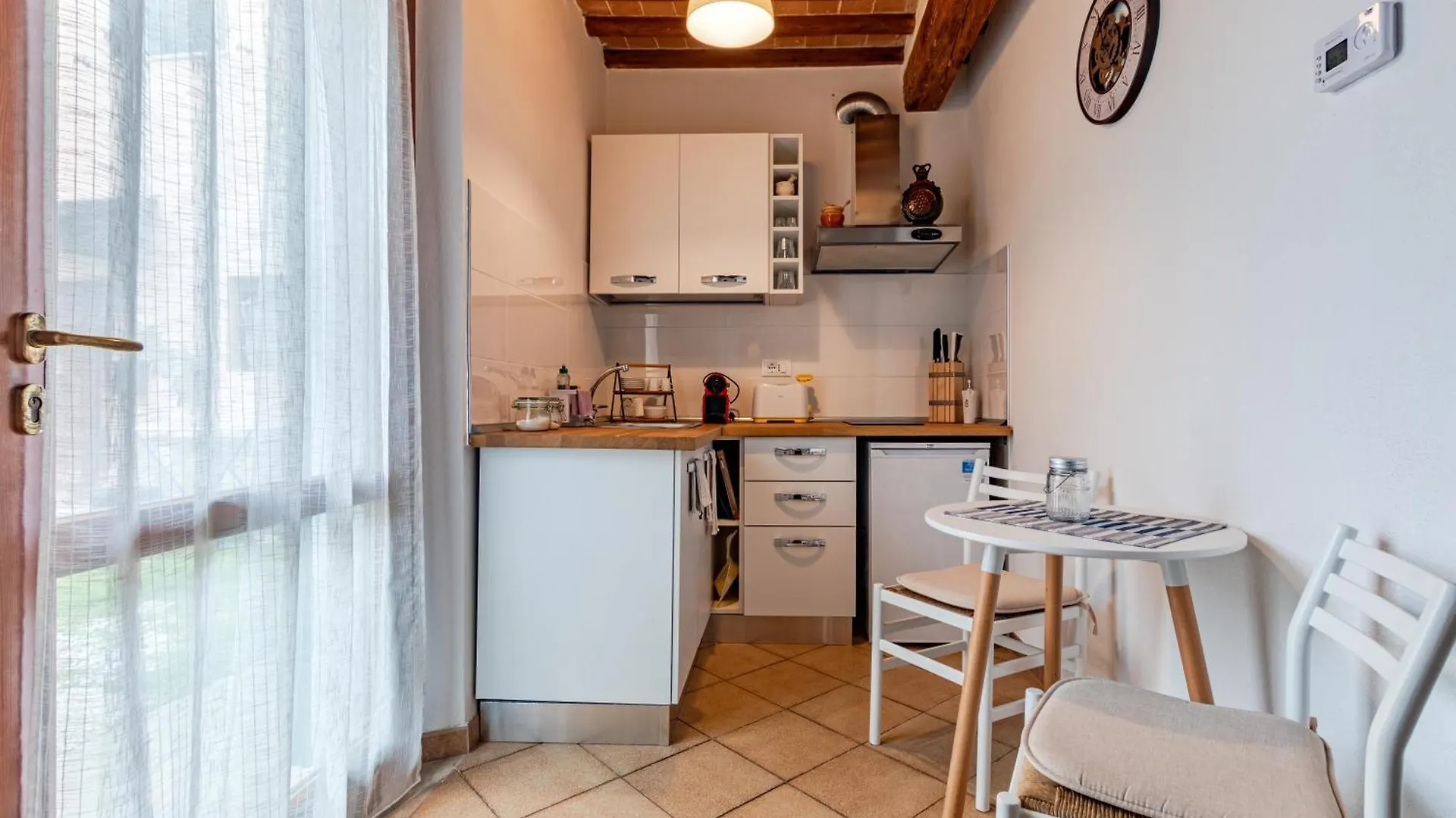 Homestay Pit Stop, Camera Al Primo Piano Con Clima E Bagno Privato Pisa