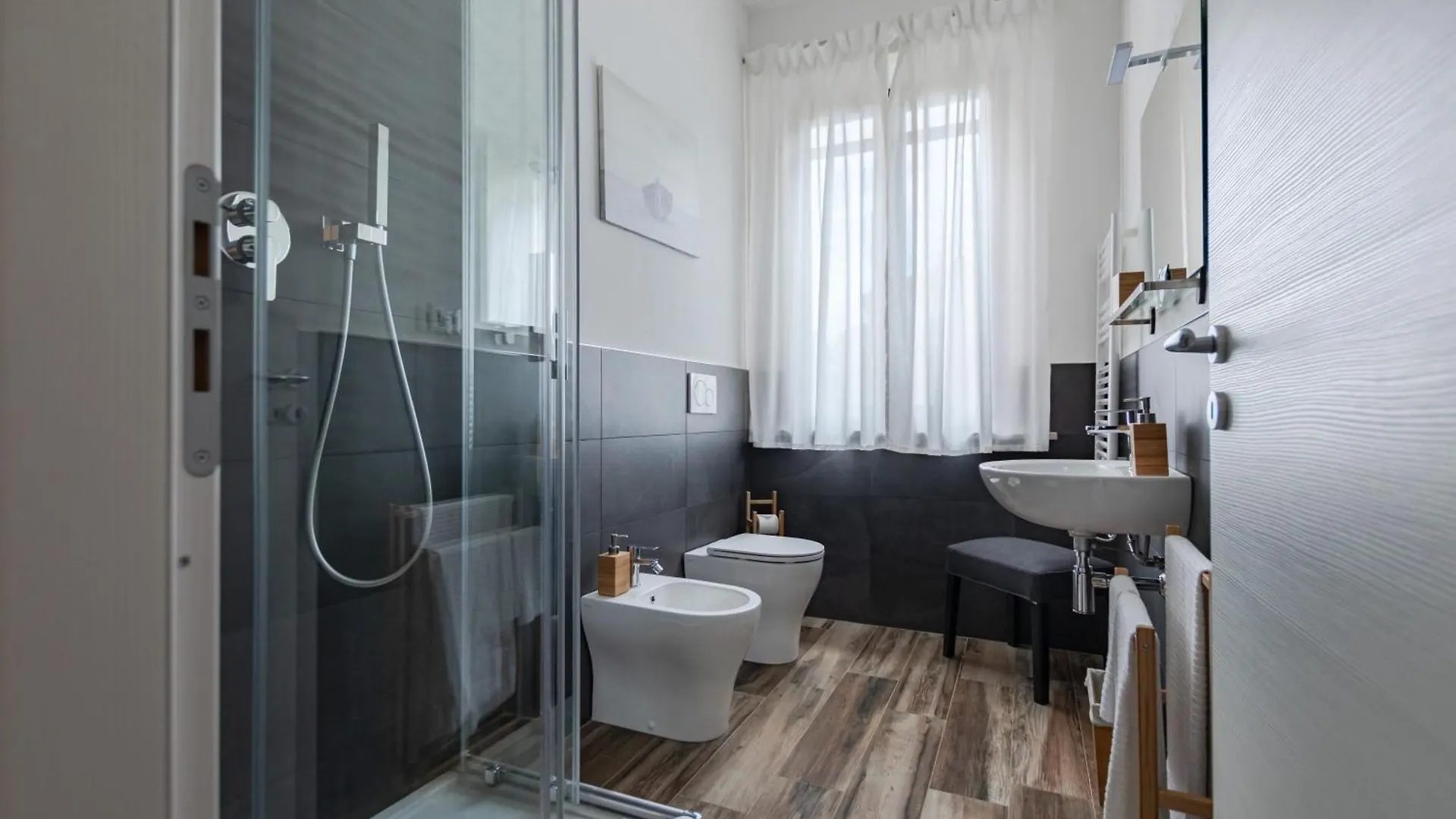 Homestay Pit Stop, Camera Al Primo Piano Con Clima E Bagno Privato Pisa